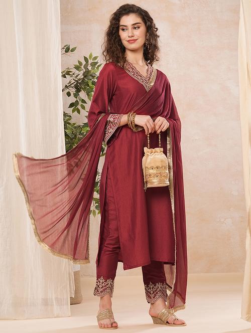 globus women maroon floral embroidered v-neck bell sleeves kurta & pant set with fringed dupatta - 21082075 - Very Small Image - 1