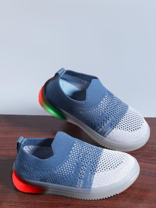 kids slip on sports shoes - 21131487 - Very Small Image - 1