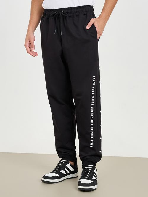 men balck placement print mid rise jogger - 21135330 - Very Small Image - 1