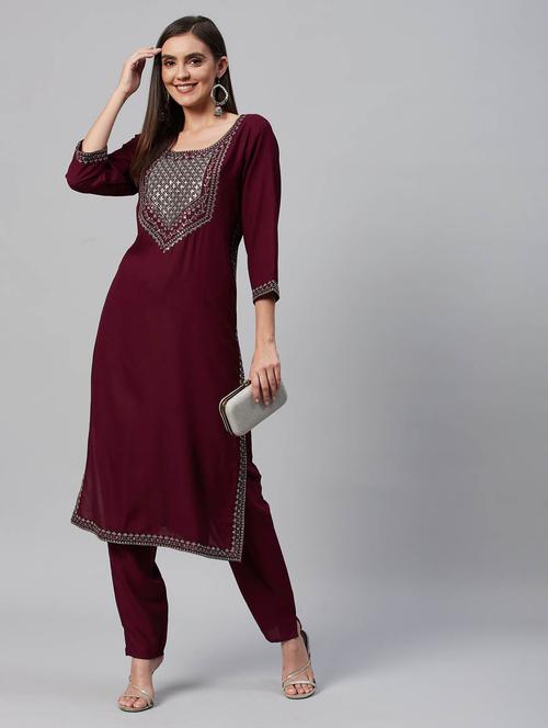 maroon embroidered kurta & pant set - 21171585 - Very Small Image - 1