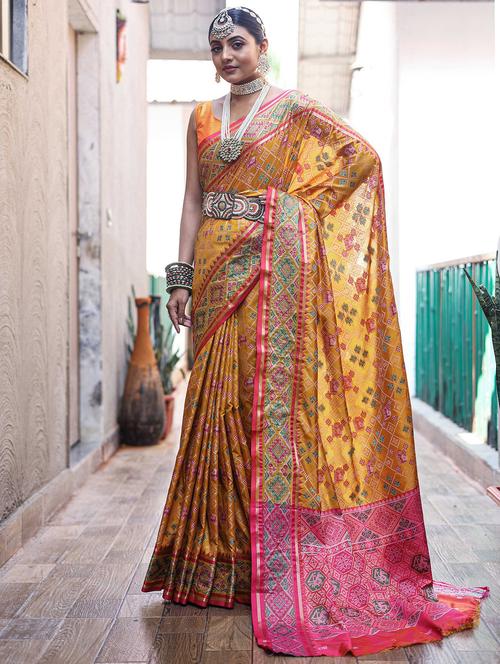 women self design bordered saree with blouse - 21226158 - Very Small Image - 1