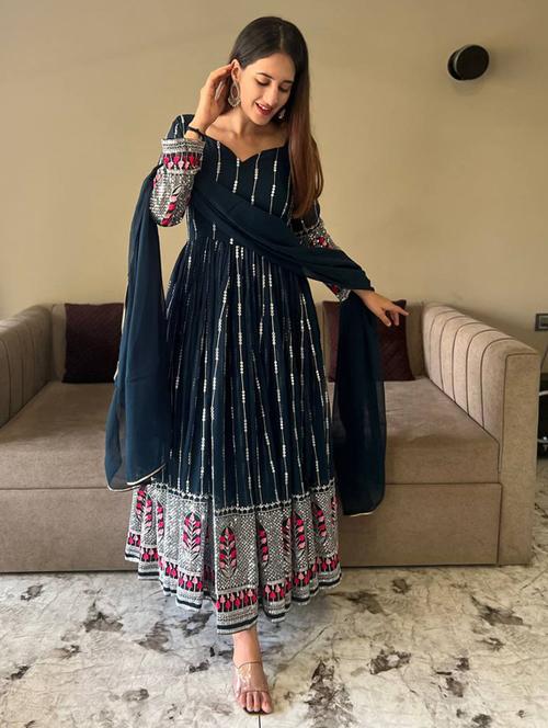 women green sweetheart neck kurta dupatta set - 21339590 - Very Small Image - 1