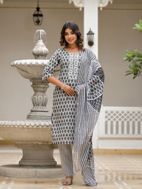 women three quarter sleeve kurta pant with dupatta set - 21391924 - Very Small Image - 1