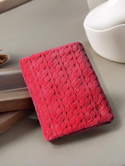 fabinaliv unisex red abstract 420 gsm full size cotton bath towel (135x70 cm) - 21465771 - Very Small Image - 1