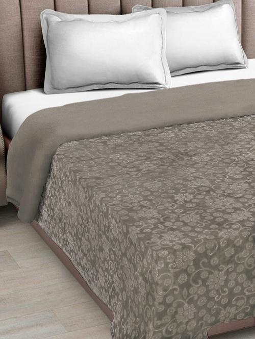 fabinaliv mouse floral mild winter 500 gsm embossed woollen double bed comforter - 21465887 - Very Small Image - 1