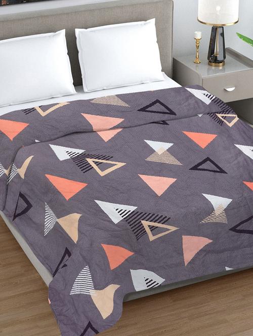 fabinaliv multicolor geometric ultrasonic quilted reversible 350 gsm ac room double bed comforter - 21465913 - Very Small Image - 1