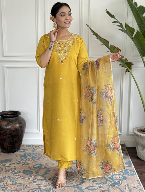women round neck kurta pant set with dupatta - 21542148 - Very Small Image - 1