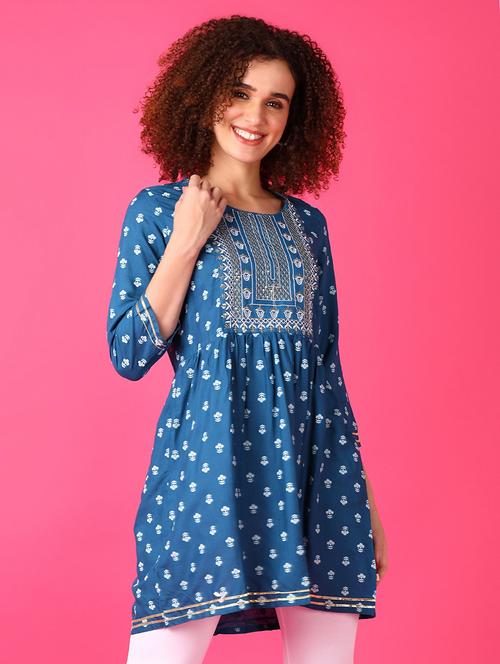 women three quarter sleeve flared kurti - 21553374 - Very Small Image - 1