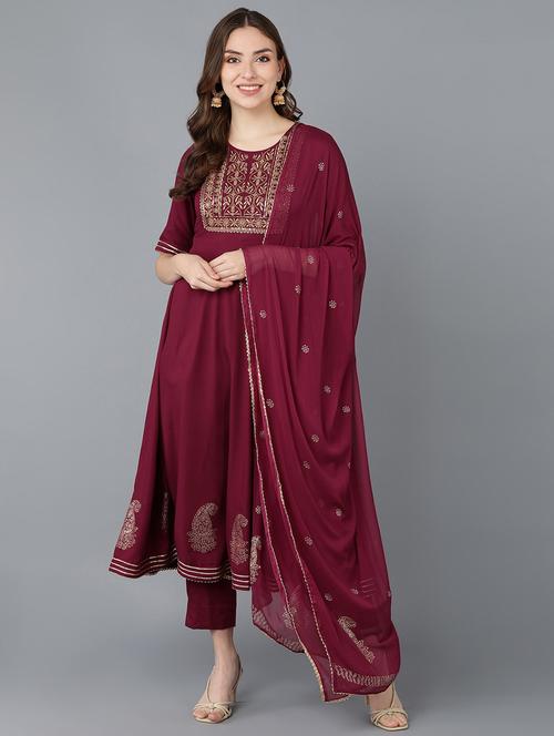 women burgundy zari suit set - 21563386 - Very Small Image - 1