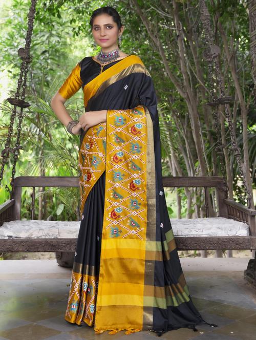 women black embroidered saree - 21566162 - Very Small Image - 1