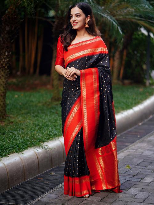 women self design bordered saree - 21567117 - Very Small Image - 1