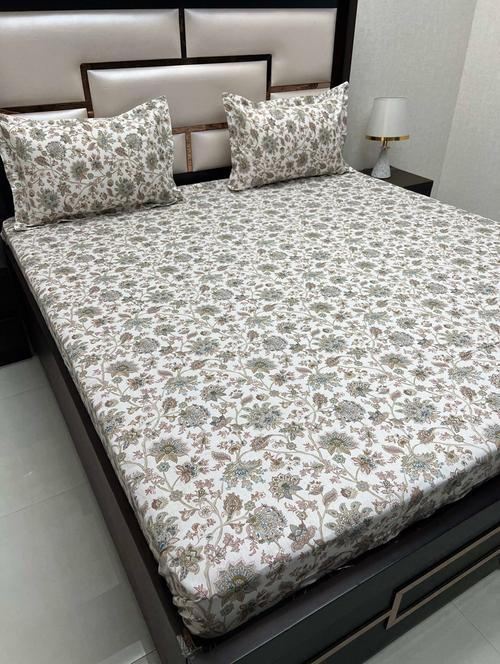 floral printed tc fitted king-sized bedsheet with 2 pillow covers - 21602921 - Very Small Image - 1
