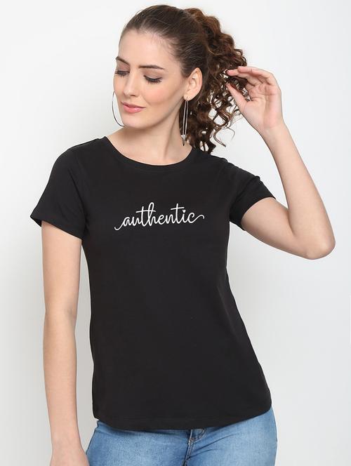 women round neck chest print t-shirt - 21615156 - Very Small Image - 1