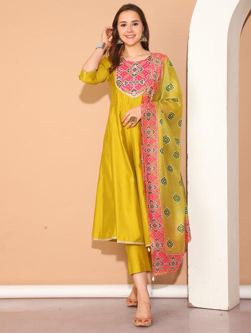 women placement print kurta pant set with dupatta - 21650344 - Very Small Image - 1