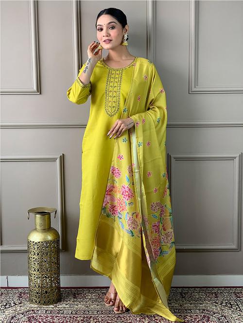 women embroidered kurta pant set with duaptta - 21650946 - Very Small Image - 1
