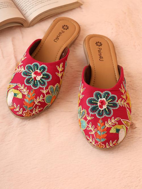 women embroidered slip on mojaris - 21662956 - Very Small Image - 1