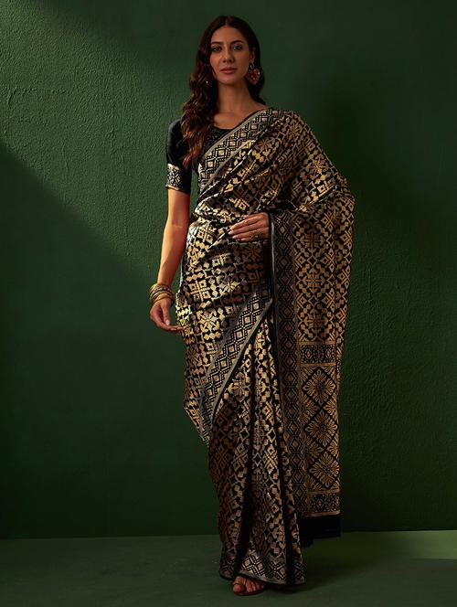 women self design banarasi saree with blouse - 21665666 - Very Small Image - 1