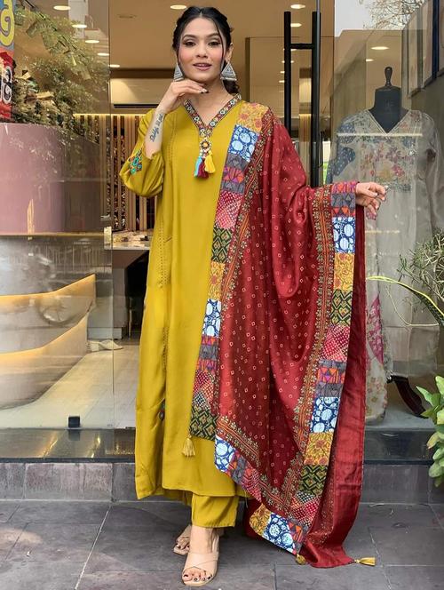 women embroidered kurta pant set with duaptta - 21669724 - Very Small Image - 1