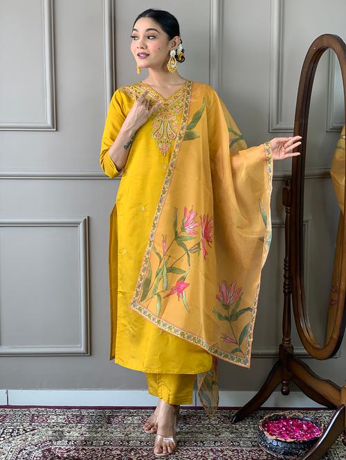 women embroidered kurta pant set with duaptta - 21669731 - Very Small Image - 1