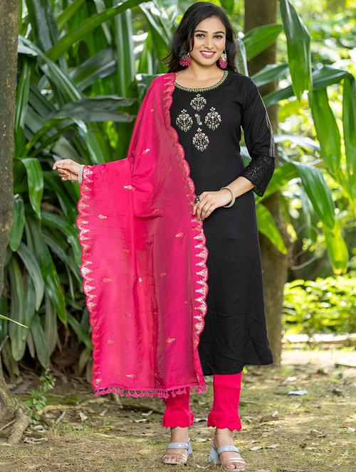 women three quarter sleeve kurta pant with dupatta set - 21680599 - Very Small Image - 1
