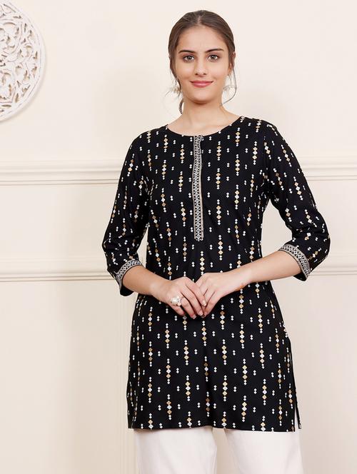 women three quarter sleeve straight kurti - 21686465 - Very Small Image - 1