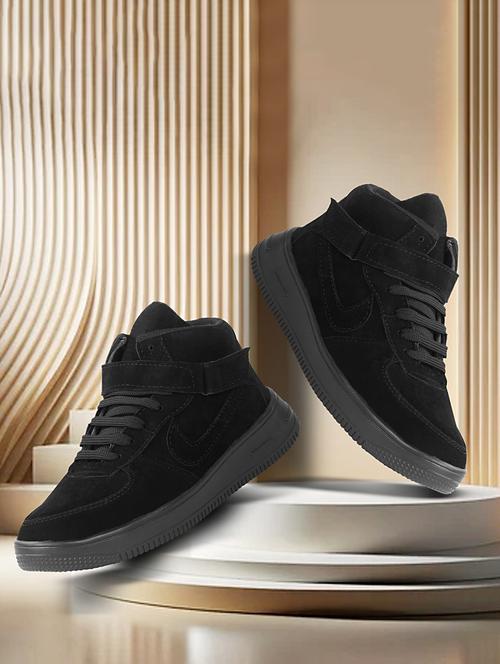 men lace up sneakers - 21687850 - Very Small Image - 1