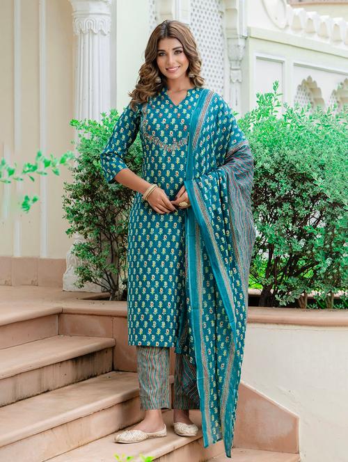 women paisley printed v neck kurta pant set with dupatta - 21694822 - Very Small Image - 1