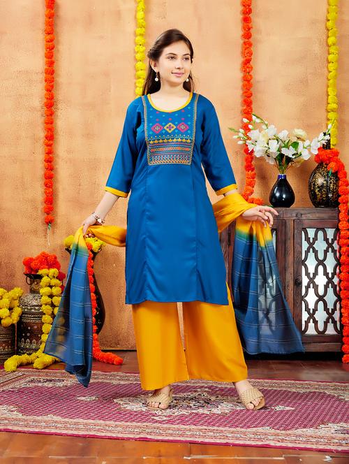 girls embroidered round neck straight kurta - 21694878 - Very Small Image - 1