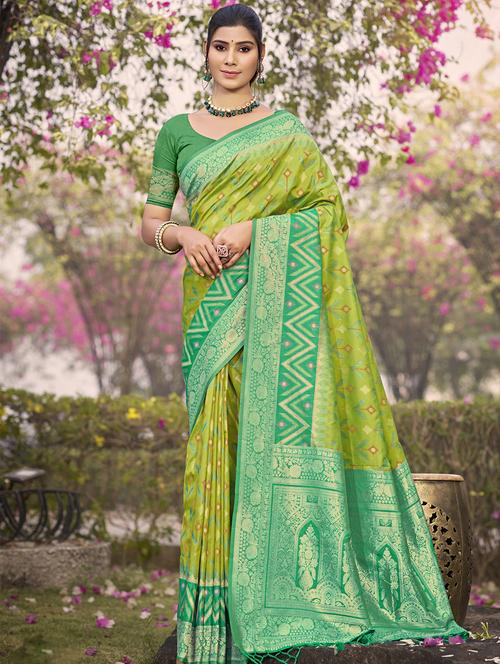 women self design banarasi saree with blouse - 21698407 - Very Small Image - 1
