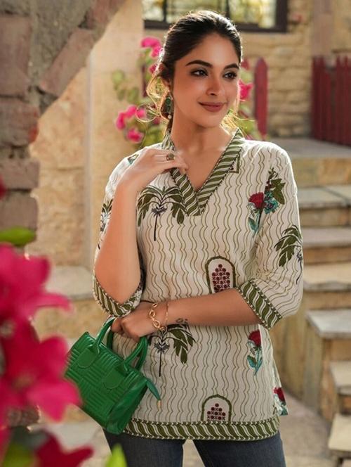 women printed three quarter sleeve straight kurti - 21704047 - Very Small Image - 1