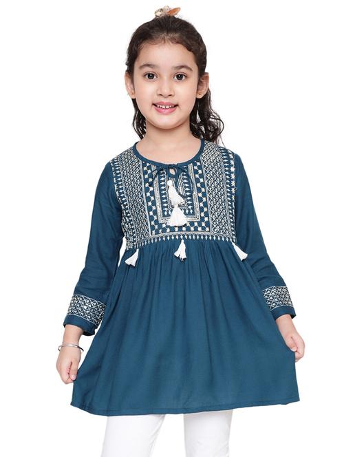 girls embroidered round neck top - 21707968 - Very Small Image - 1