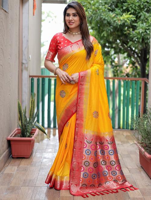 women self design banarasi saree with blouse - 21712714 - Very Small Image - 1