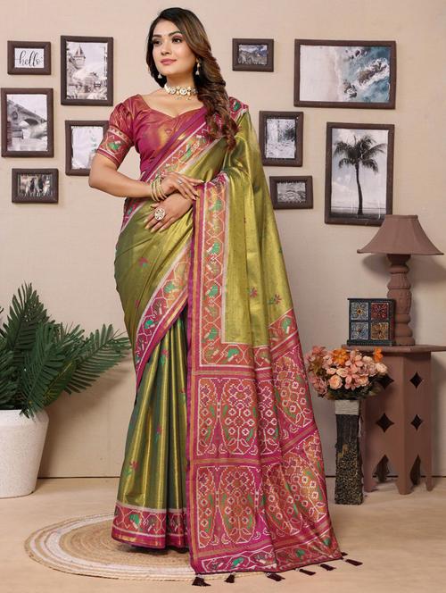 women self design banarasi saree with blouse - 21712886 - Very Small Image - 1