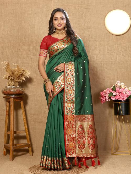 women self design banarasi saree with blouse - 21713108 - Very Small Image - 1