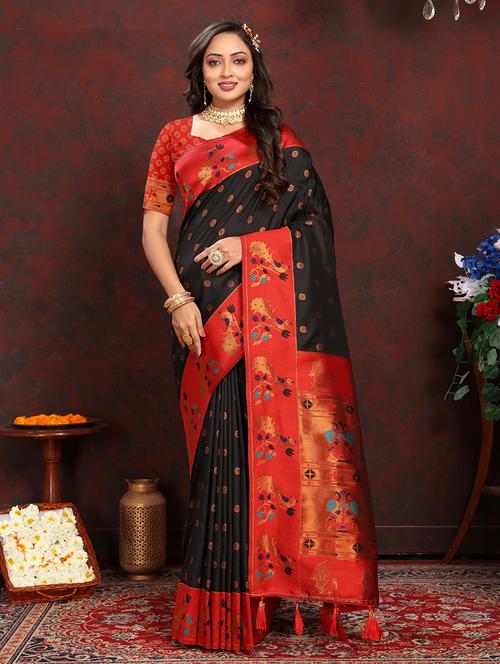 women self design paithani saree with blouse - 21713204 - Very Small Image - 1