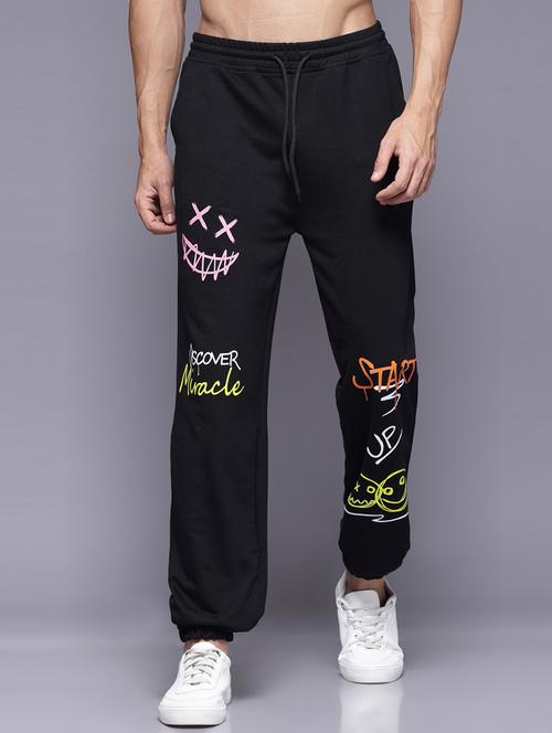 men mid rise placement print jogger - 21713515 - Very Small Image - 1