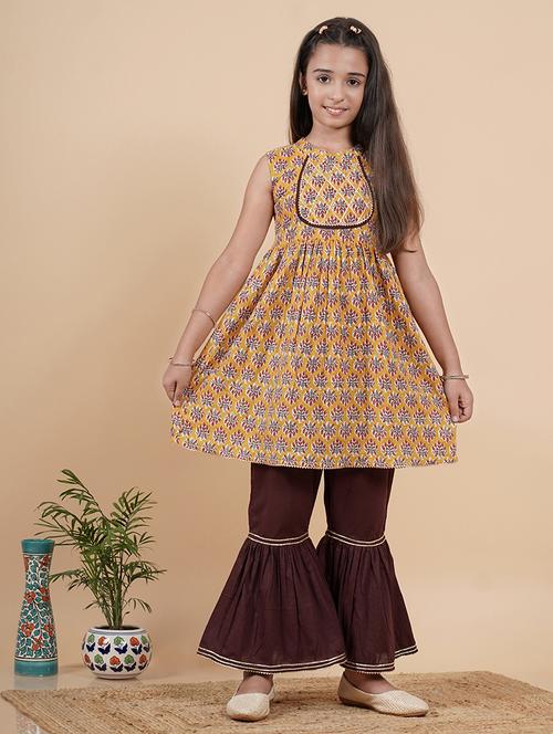 girls floral round neck kurta sharara set with dupatta - 21719693 - Very Small Image - 1