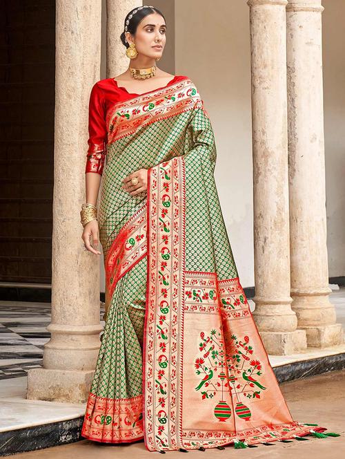 women self design banarasi saree with blouse - 21722854 - Very Small Image - 1