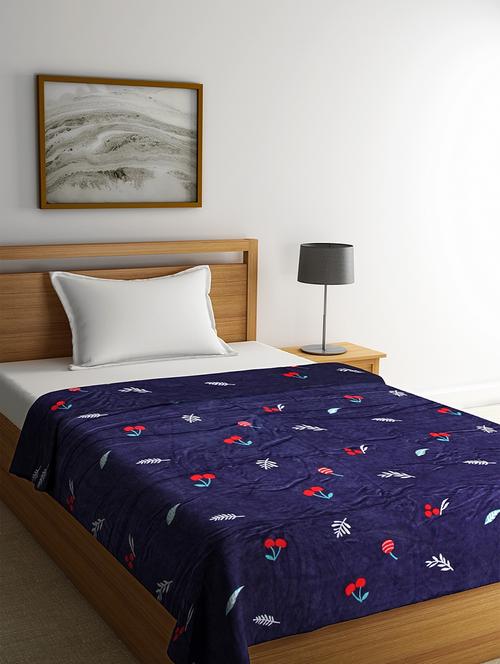 printed microfibre light weight blanket - 21733746 - Very Small Image - 1