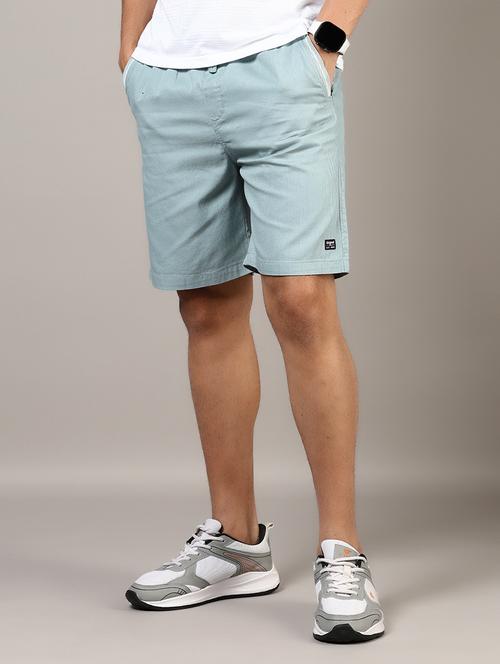 men solid mid rise regular fit shorts - 21748155 - Very Small Image - 1