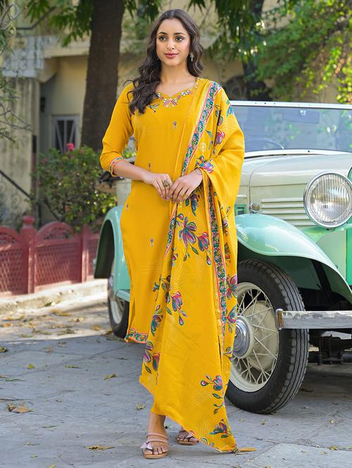 women three quarter sleeve kurta pant with dupatta set - 21785660 - Very Small Image - 1