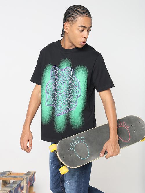 men front print round neck regular fit t-shirt - 21843285 - Very Small Image - 1