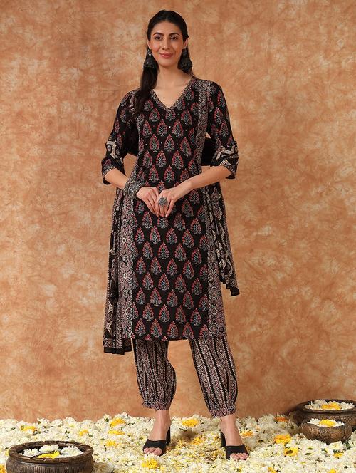 women three quarter sleeve kurta salwar with dupatta set - 21930995 - Very Small Image - 1