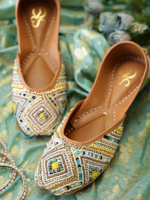 women embroidered slip on juttis - 21943256 - Very Small Image - 1
