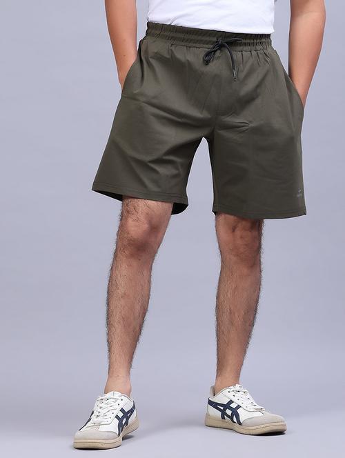men solid mid rise regular fit shorts - 21948015 - Very Small Image - 1