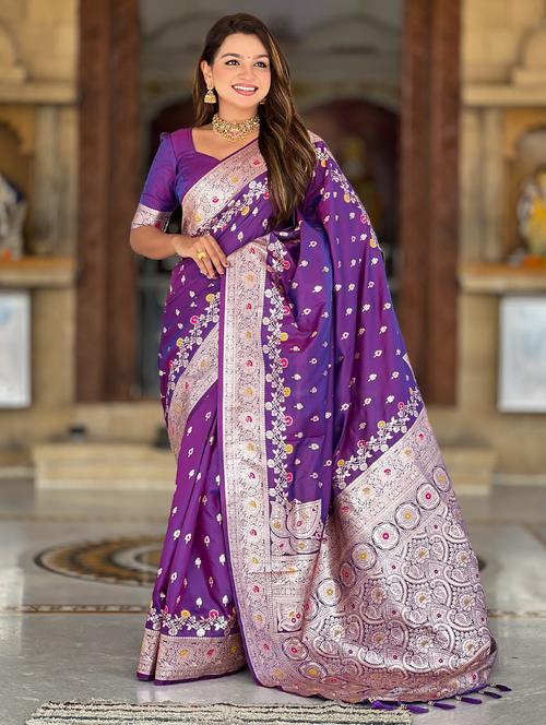 women self design banarasi saree with blouse - 21959459 - Very Small Image - 1