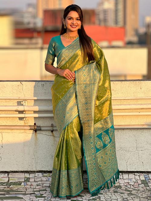 women self design banarasi saree with blouse - 21965106 - Very Small Image - 1