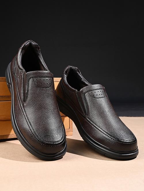 men solid slip on formal shoes - 21979013 - Very Small Image - 1