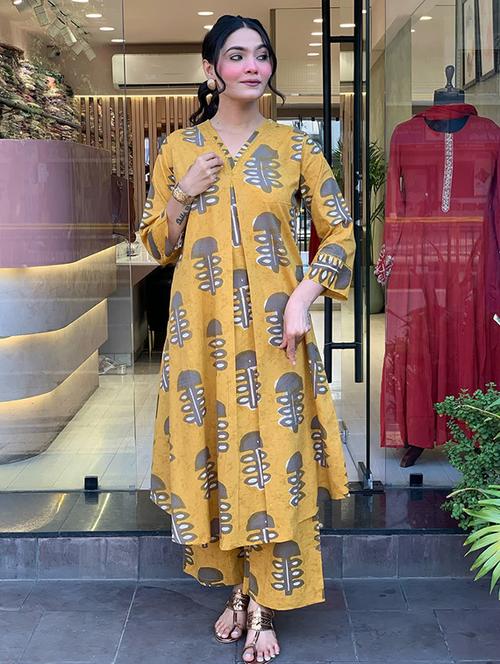 women printed three quarter sleeve kurta palazzo set - 21997877 - Very Small Image - 1