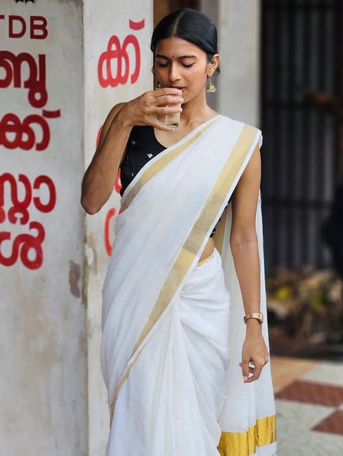women white contrast boardered handloom saree with blouse - 22005014 - Very Small Image - 1